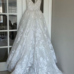 Allure Bridal BallGown, Ivory, Size 2-4.